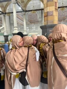 pakaian ihram wanita sesuai syariat